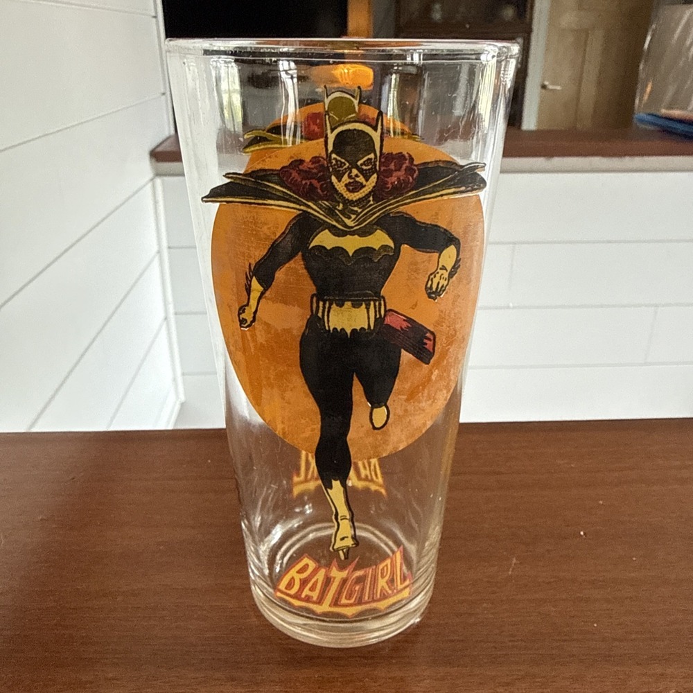 Vintage 1976 Batgirl Barbara Gordon woman Pepsi Super Series DC Comics Glass USA